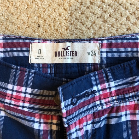 Plaid Hollister shorts - Picture 2 of 3
